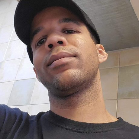 Naakte gelekte OnlyFans-foto van Michael David Rambo
