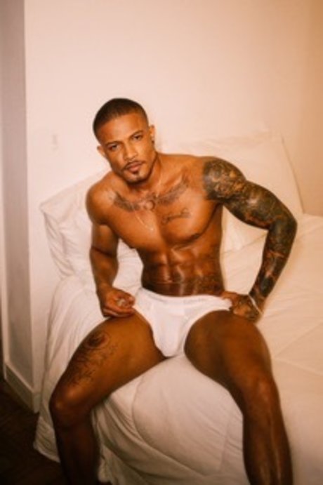 Naakte gelekte OnlyFans-foto van Ramon 