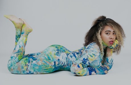 Naakte gelekte OnlyFans-foto van Rhot