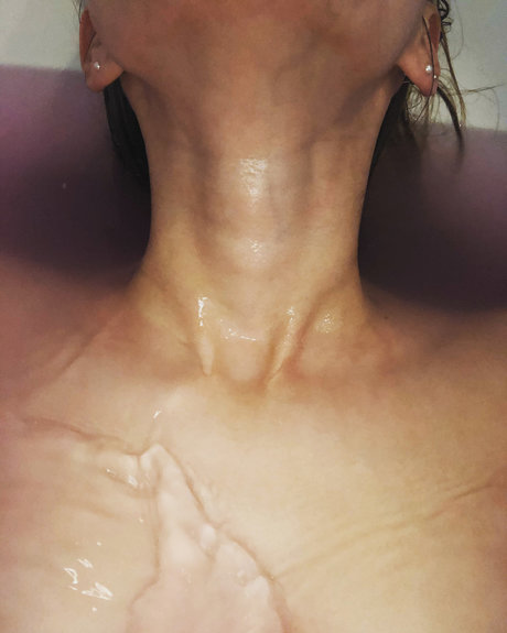 Naakte gelekte OnlyFans-foto van Reina