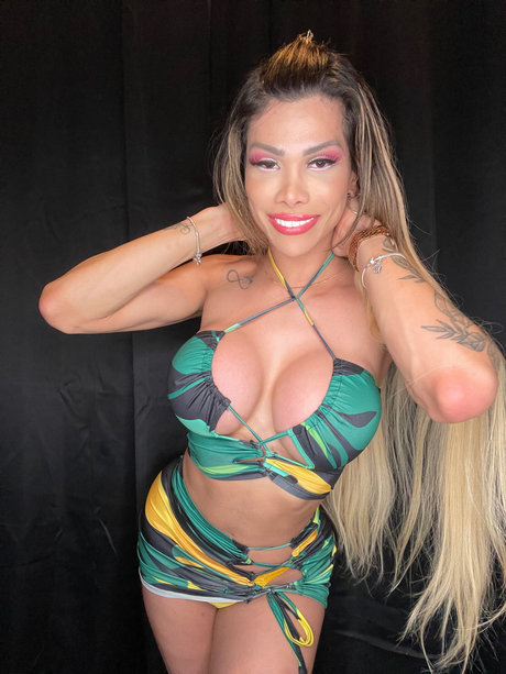 Naakte gelekte OnlyFans-foto van Rebecca Ferreira