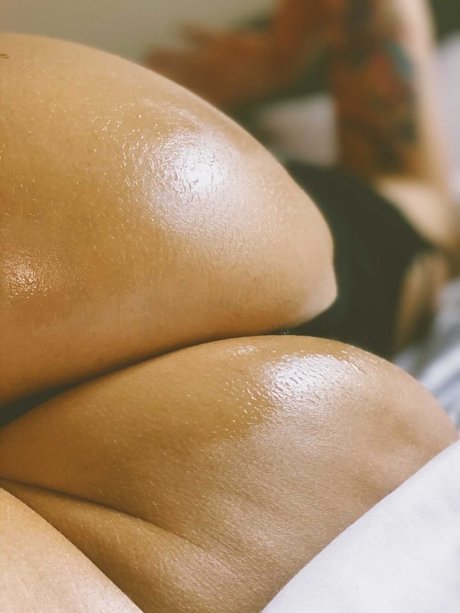Naakte gelekte OnlyFans-foto van Regina 