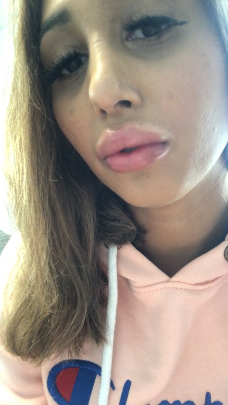 Naakte gelekte OnlyFans-foto van Regina