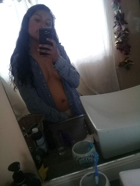 Naakte gelekte OnlyFans-foto van Regina
