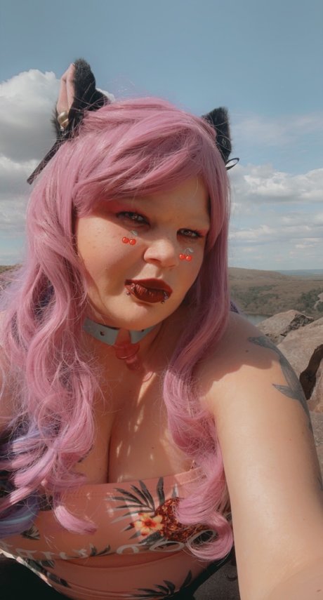Naakte gelekte OnlyFans-foto van Lyriarayne