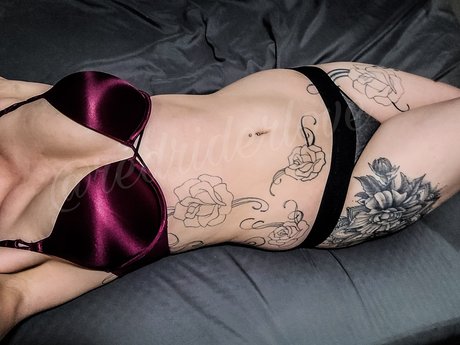 Naakte gelekte OnlyFans-foto van Red