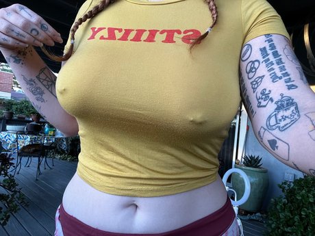 Naakte gelekte OnlyFans-foto van Mia Tyler