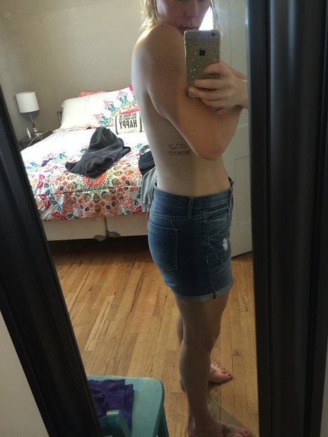 Naakte gelekte OnlyFans-foto van Carrie