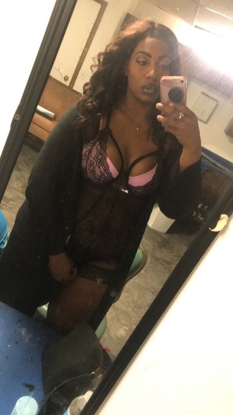 Naakte gelekte OnlyFans-foto van Scarlett Redd