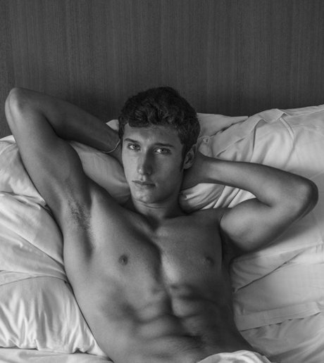 Naakte gelekte OnlyFans-foto van Redclark