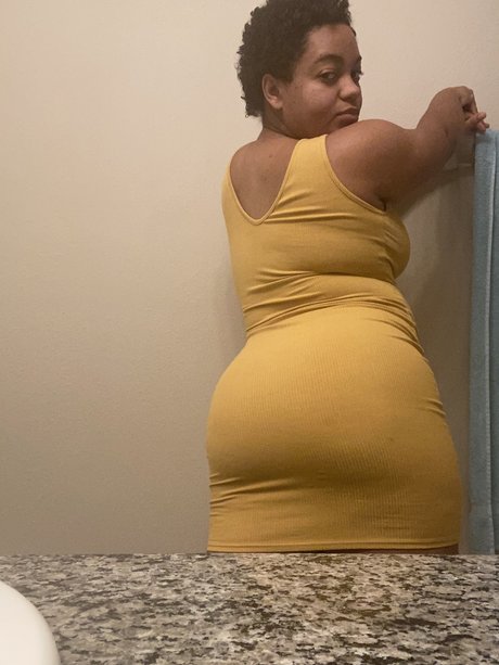 Naakte gelekte OnlyFans-foto van Rayeraye