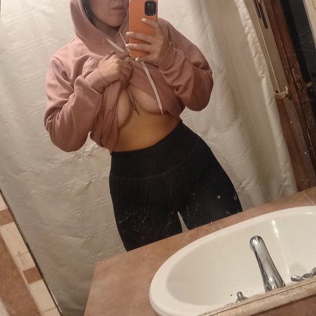 Naakte gelekte OnlyFans-foto van Rebecca Salazar