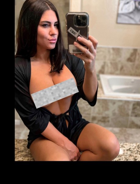 Naakte gelekte OnlyFans-foto van Rebecca King