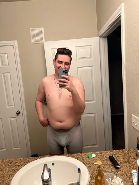 Naakte gelekte OnlyFans-foto van Therealwagstaff