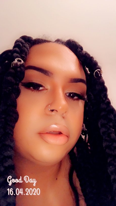 Naakte gelekte OnlyFans-foto van Theefreakraj