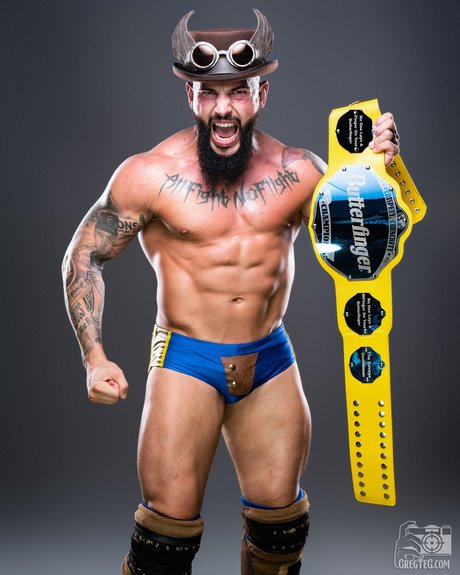 Naakte gelekte OnlyFans-foto van Savage Gentleman