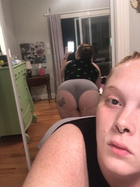 Naakte gelekte OnlyFans-foto van Real Rapunzel