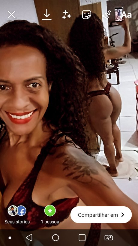 Naakte gelekte OnlyFans-foto van Rosangela R