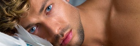 Naakte gelekte OnlyFans-foto van Benjamin King  Vip