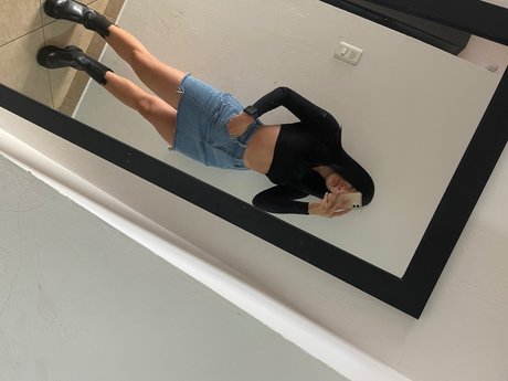 Naakte gelekte OnlyFans-foto van Rosario