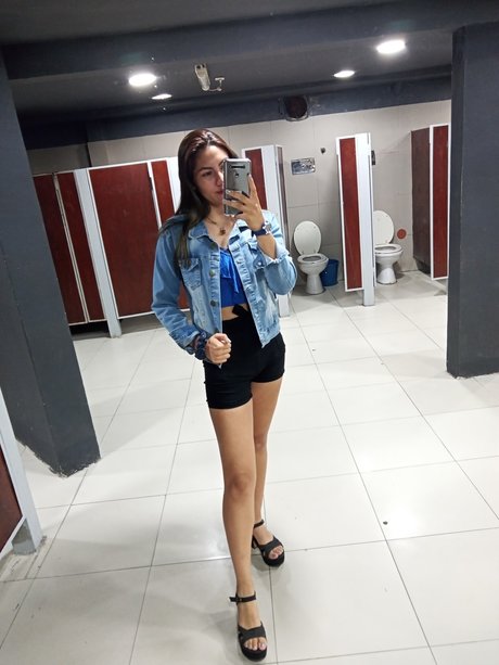 Naakte gelekte OnlyFans-foto van Rosario