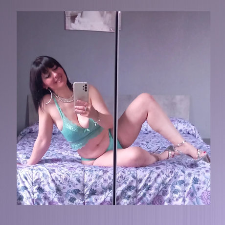 Naakte gelekte OnlyFans-foto van Rosa Fumetto