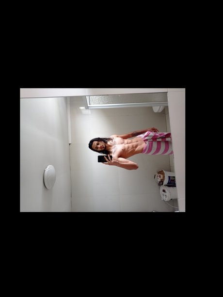 Naakte gelekte OnlyFans-foto van Itsgogigut