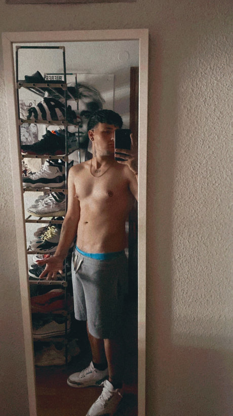 Naakte gelekte OnlyFans-foto van Tu Papi