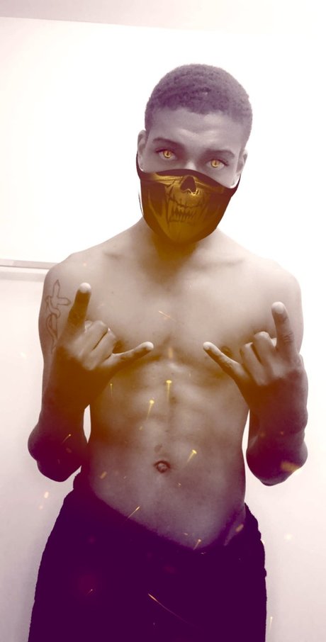 Naakte gelekte OnlyFans-foto van Davante C