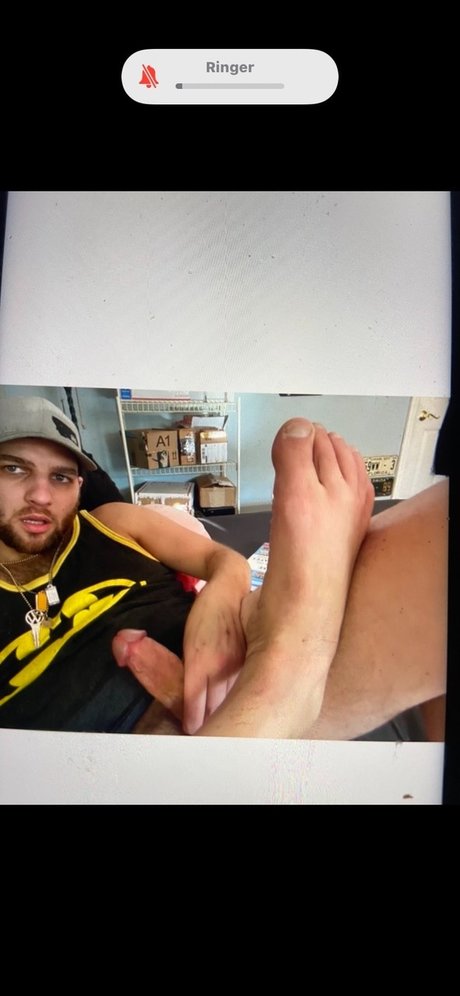 Naakte gelekte OnlyFans-foto van Romeo Lima
