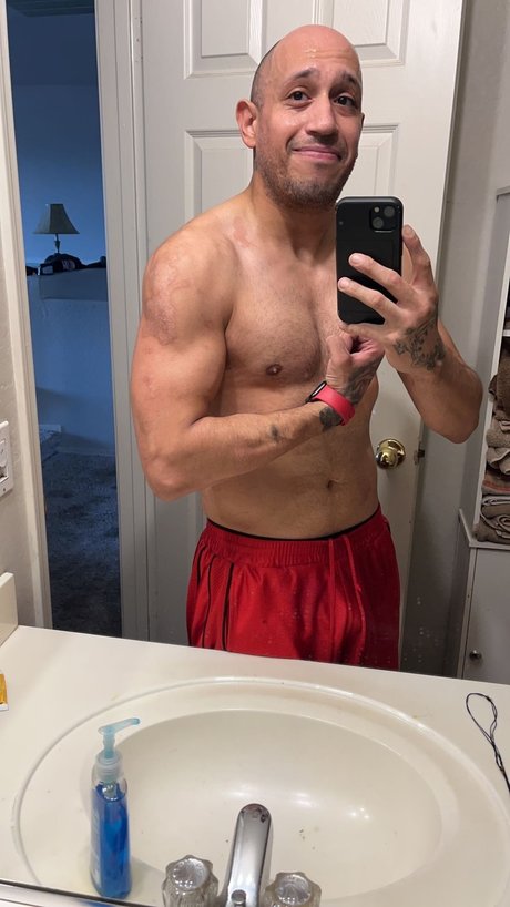 Naakte gelekte OnlyFans-foto van Romeerome