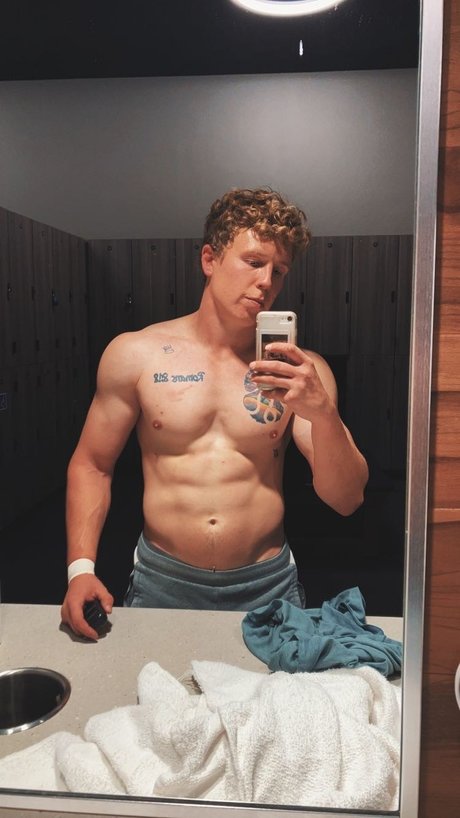 Naakte gelekte OnlyFans-foto van Roman