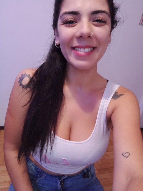 Naakte gelekte OnlyFans-foto van Roma
