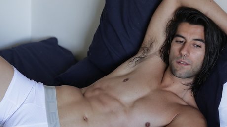 Naakte gelekte OnlyFans-foto van Rolo Resa