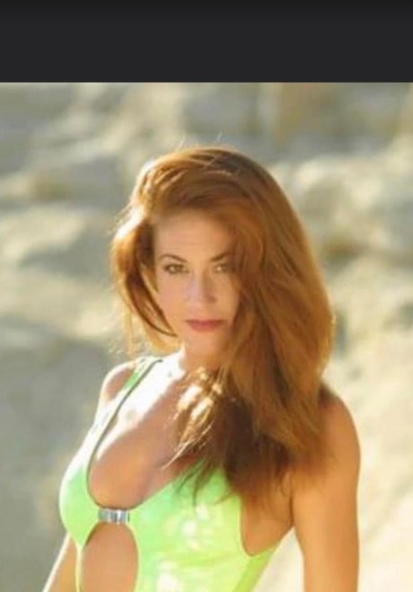Naakte gelekte OnlyFans-foto van Rocknrolleen