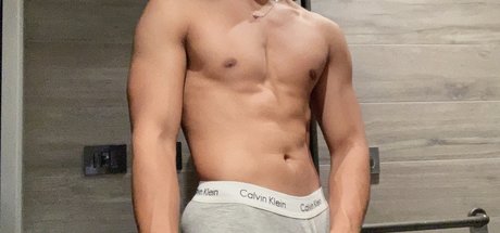 Naakte gelekte OnlyFans-foto van Raven
