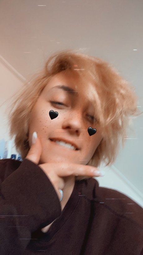 Naakte gelekte OnlyFans-foto van Dani