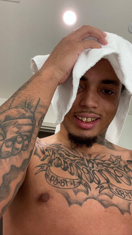 Naakte gelekte OnlyFans-foto van Rnasty 