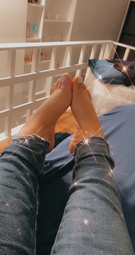 Naakte gelekte OnlyFans-foto van Reiana Love