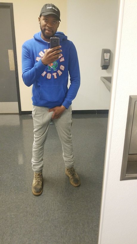Naakte gelekte OnlyFans-foto van Zaddymac