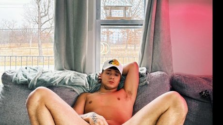Naakte gelekte OnlyFans-foto van Rivers Cameron