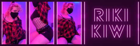 Naakte gelekte OnlyFans-foto van Goth Gf Riki