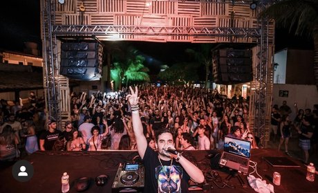 Naakte gelekte OnlyFans-foto van Djprodutorproducer Of Emusic