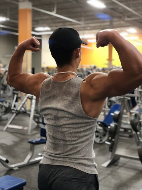 Naakte gelekte OnlyFans-foto van Ricovega11