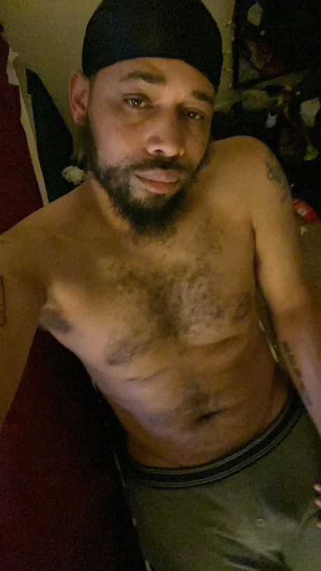 Naakte gelekte OnlyFans-foto van Rico