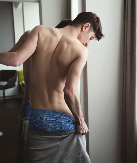 Naakte gelekte OnlyFans-foto van Ryan Olsen