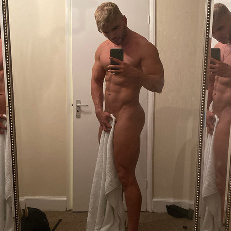 Naakte gelekte OnlyFans-foto van Ryanjakefr