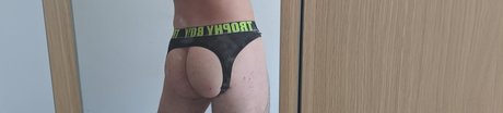 Naakte gelekte OnlyFans-foto van Ryan Galley