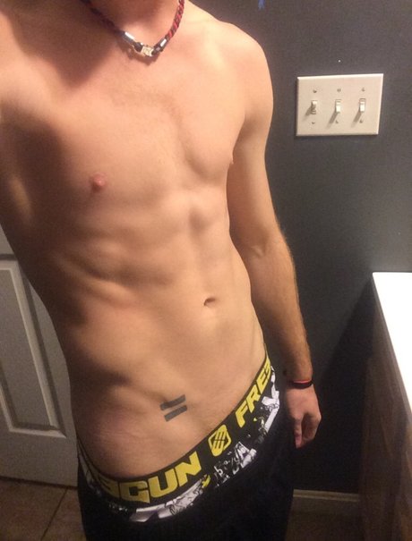 Naakte gelekte OnlyFans-foto van Ryan Fisher
