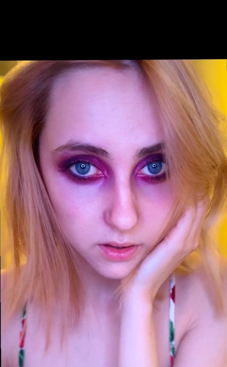 Naakte gelekte OnlyFans-foto van Alice